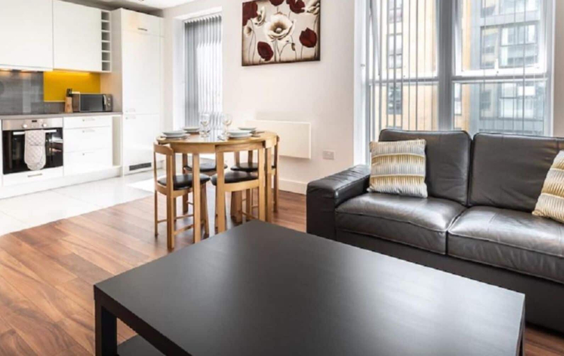 Others 5, Impeccable 2-bed Apartment in Reading, Wokingham