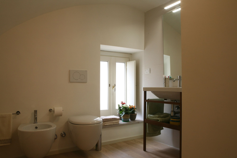 Bathroom 5, Le Tre Vie Apartment & Room, Matera