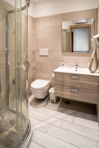 Bathroom 5, Villa Degli Angeli, Rome