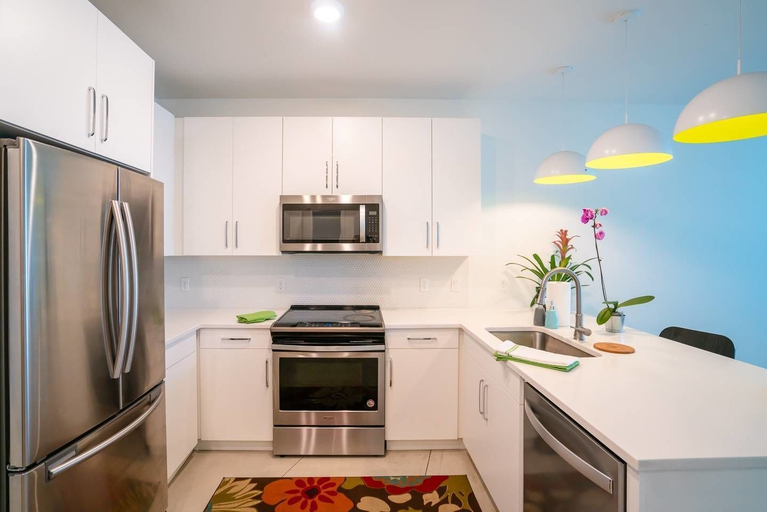 Others 4, Minimalist & Alluring Condo, Walk to Mile High, Denver