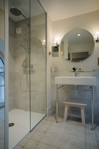 Bathroom 4, Grand Slam, Eure