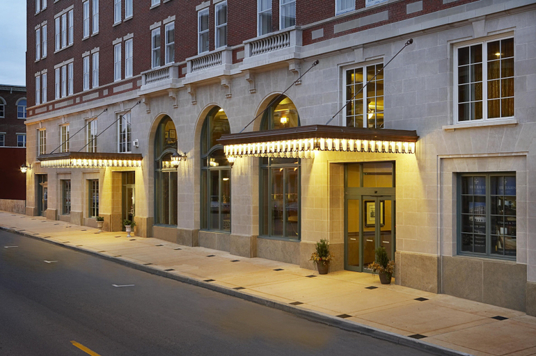 Exterior & Views