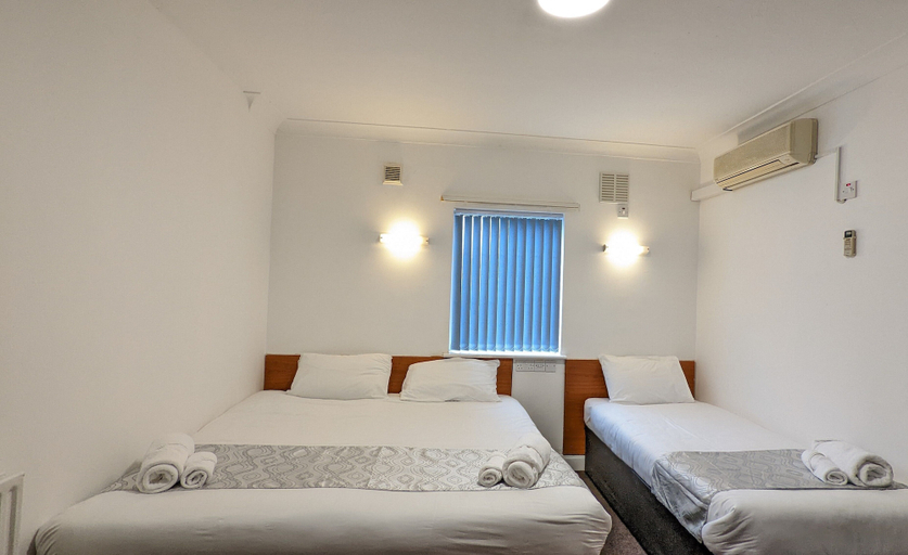 Bedroom 5, SK Heathrow Hotel, London