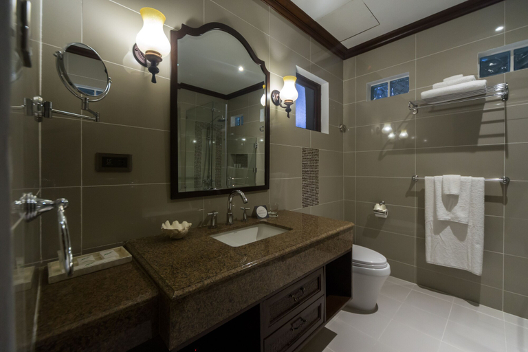 Bathroom 4, Espacio Verde Resort, Roxas City