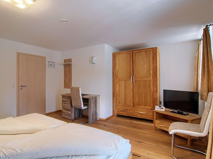 Bedroom 2, Landgasthof Sonne, Lörrach