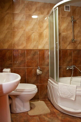 Bathroom 3, Garden Hotel, Central
