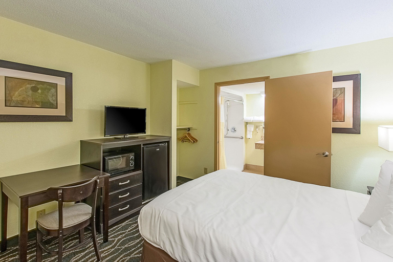 Bedroom 3, Clarion Inn Columbia Airport, Lexington