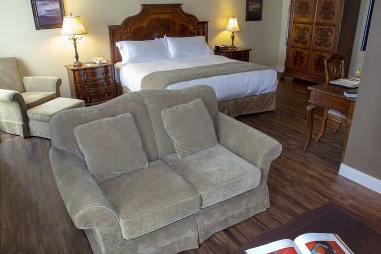 Bedroom 3, Hotel Brossard, an Ascend Collection Hotel, Champlain