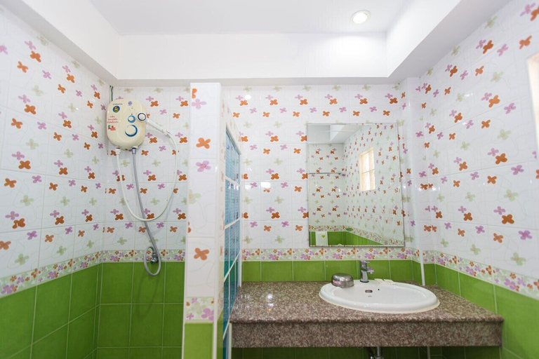 Bathroom 4, De Lunar Resort Koh Larn, Pattaya