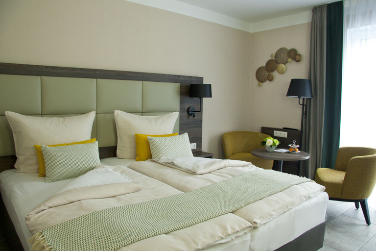 Bedroom 3, Hotel Am Moosrain, Erding