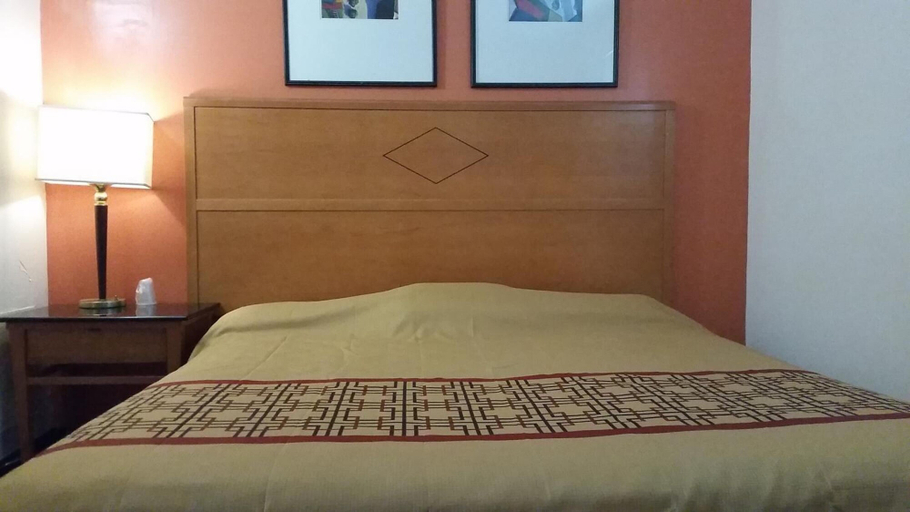 Bedroom 2, Flamingo Motel, Cape May