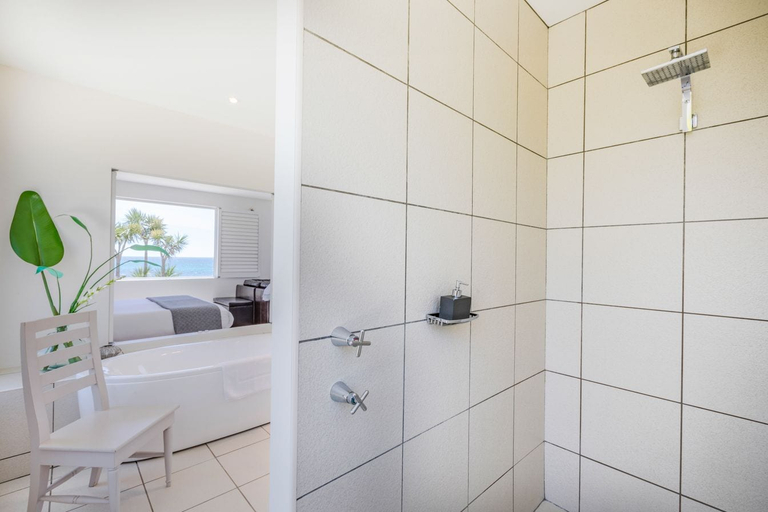 Bathroom 4, Saltwater Sunrise, Break O'Day