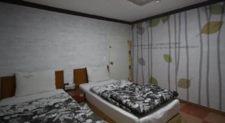 Dream of City Motel, Buk