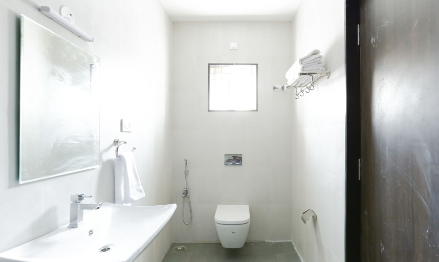 Bathroom 4, Treebo Hi Line Apartments Kalapatti, Coimbatore