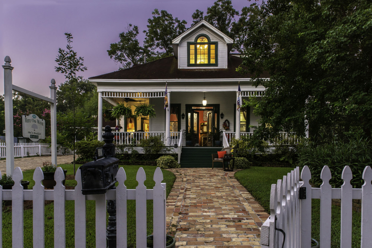 Exterior & Views 1, White Oak Manor Bed & Breakfast, Marion