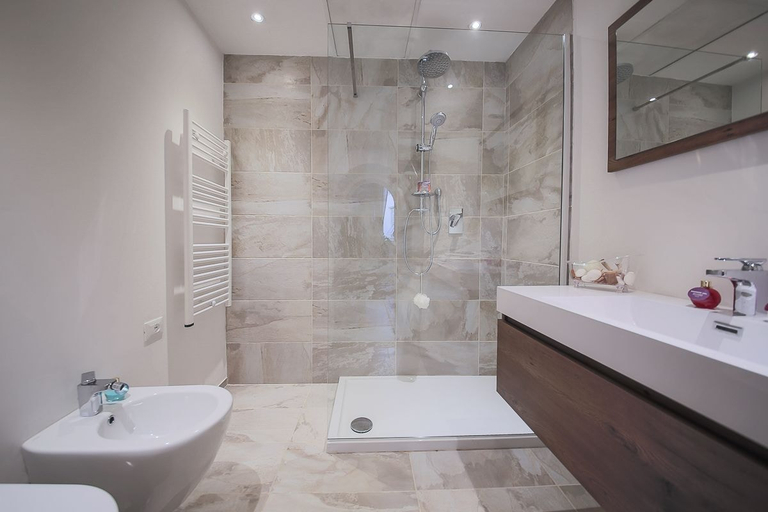 Bathroom, Pandolfini Suite, Florence