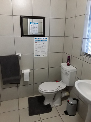 Bathroom 4, Victoria Oaks Guesthouse, Pixley ka Seme