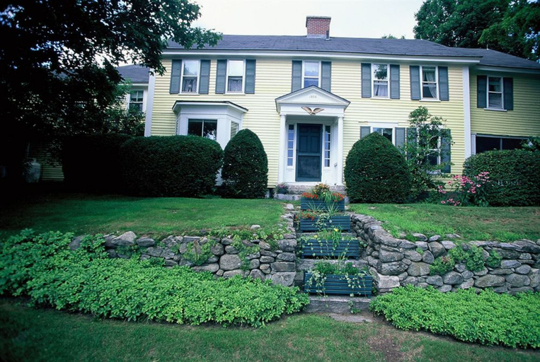 Exterior & Views