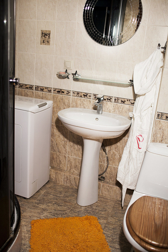Bathroom 3, Funny Dolphins Apartments Taganskaya, Central
