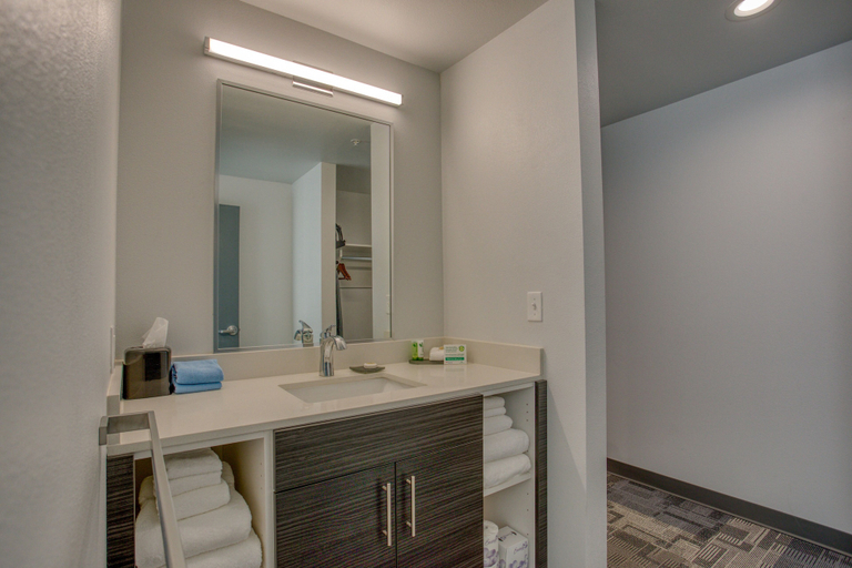 Bathroom 5, Post Time Inn, Eddy
