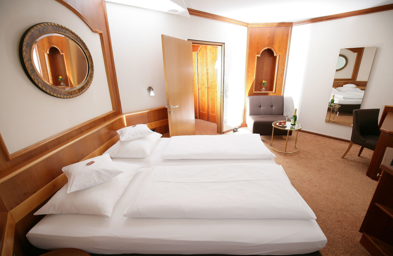 Bedroom 2, Badhotel Restaurant Stauferland, Göppingen