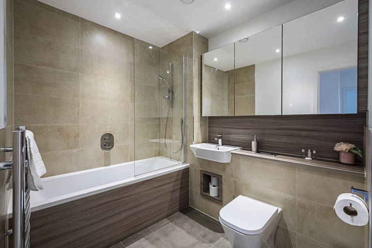 Bathroom, Trevillion Mansions Chiswick, London