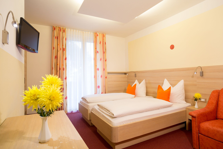 Bedroom 2, Hotel Gruberhof, Bolzano