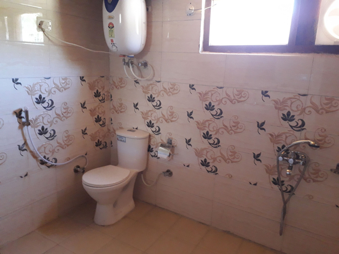 Bathroom 3, Beyond Stay Tikker Narkanda Cottage, Shimla