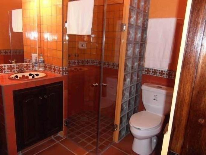 Bathroom, Lolitas Inn, Chapala