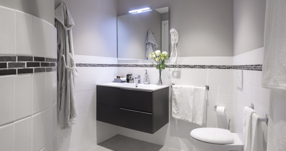 Bathroom 3, Rivetto Suites, Cuneo