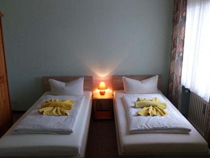 Bedroom 2, Hotel-Restaurant Dümptener Hof, Mülheim an der Ruhr