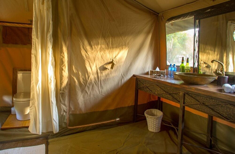 Bathroom 3, Enaidura Luxury Camp, Narok West