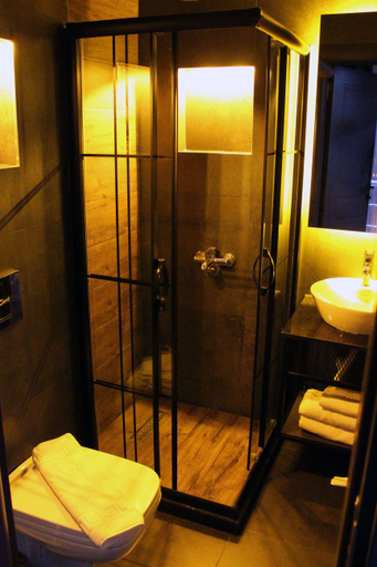 Bathroom 3, İstanbul Fair Hotel, Bakırköy