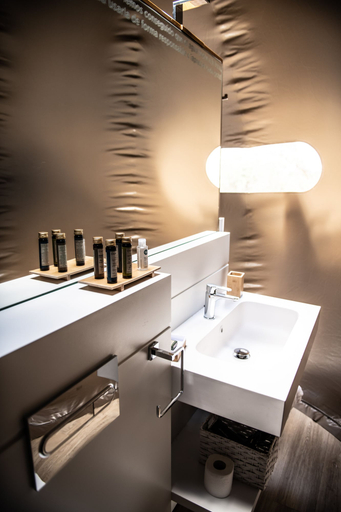 Bathroom 4, Miluna, Toledo