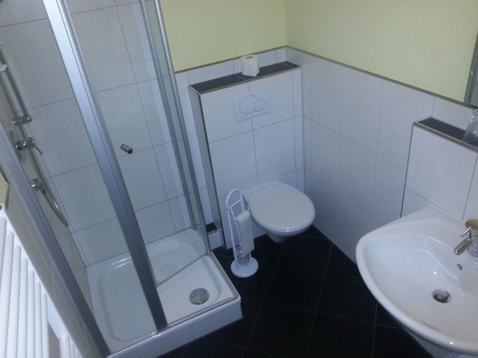 Bathroom 5, Kenner Treff, Trier-Saarburg
