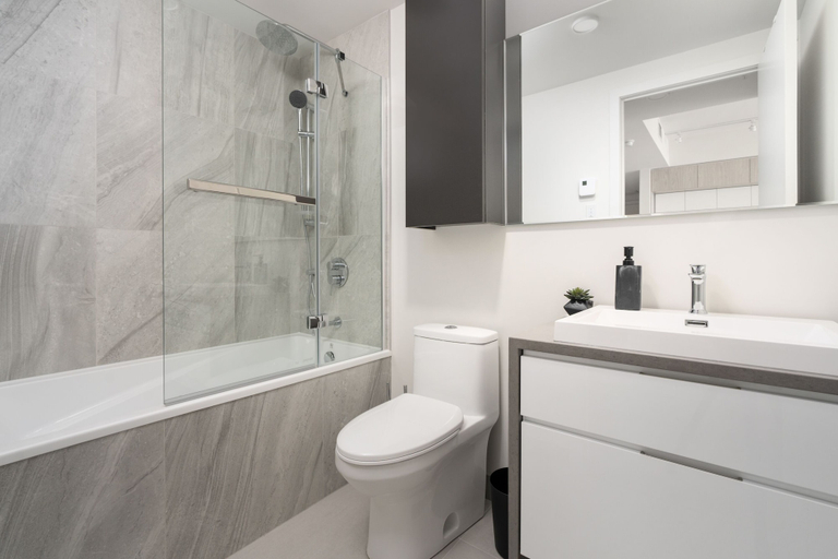 Bathroom 3, Designer 1BR plus Study Suite, Montréal