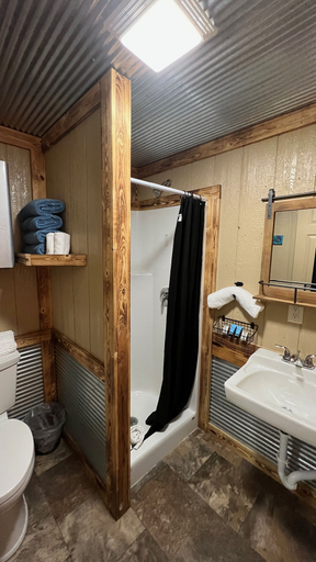Bathroom 3, Buddy's Harbor, Camden