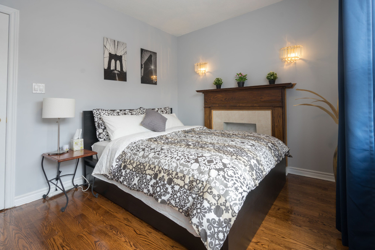 Bedroom 2, Applewood Suites - 4 BDRM King West, Toronto