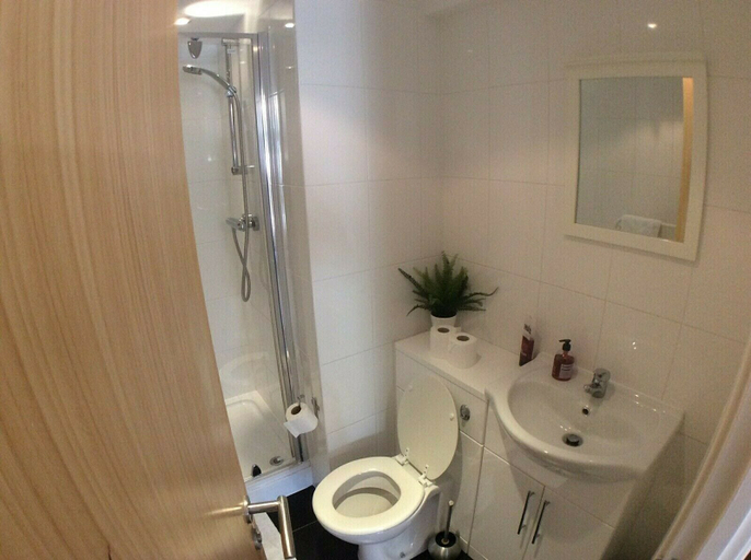 Bathroom 4, Igloo ViewPoint City Centre Retreat, Sheffield