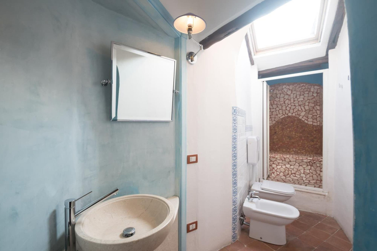 Bathroom 5, Anticos Palathos, Nuoro