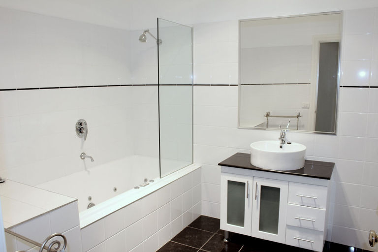 Bathroom 4, CocknBull Boutique Hotel, Campaspe - Echuca