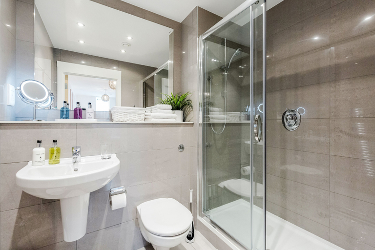 Bathroom 4, Superior Apartment Bracknell Centre, Bracknell Forest