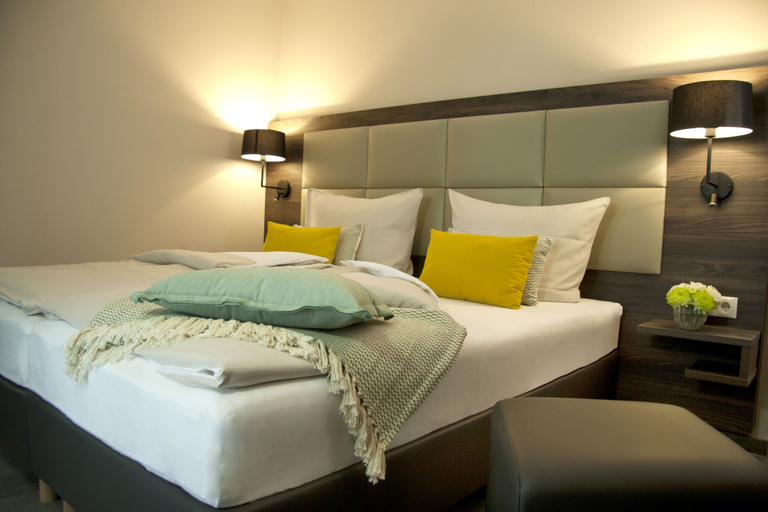 Bedroom 2, Hotel Am Moosrain, Erding