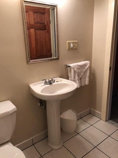 Bathroom 4, Camelot Restaurant & Inn, Lackawanna