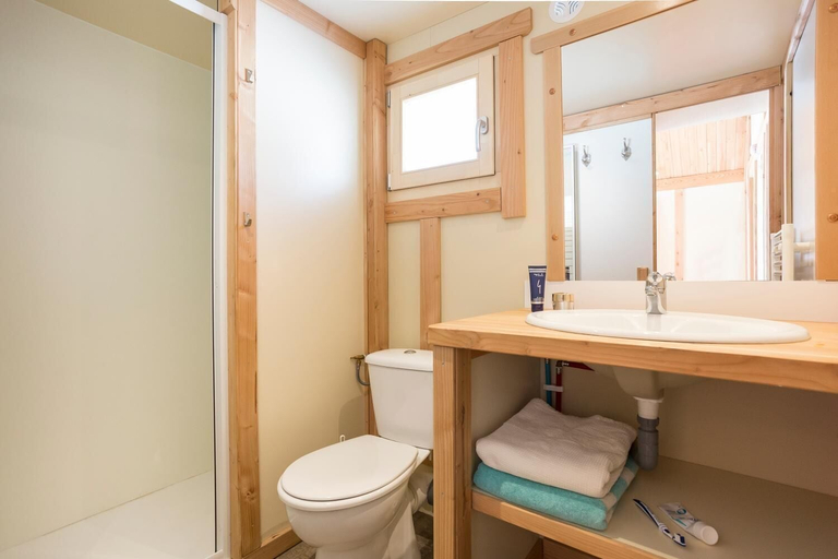 Bathroom, Huttopia Divonne, Ain