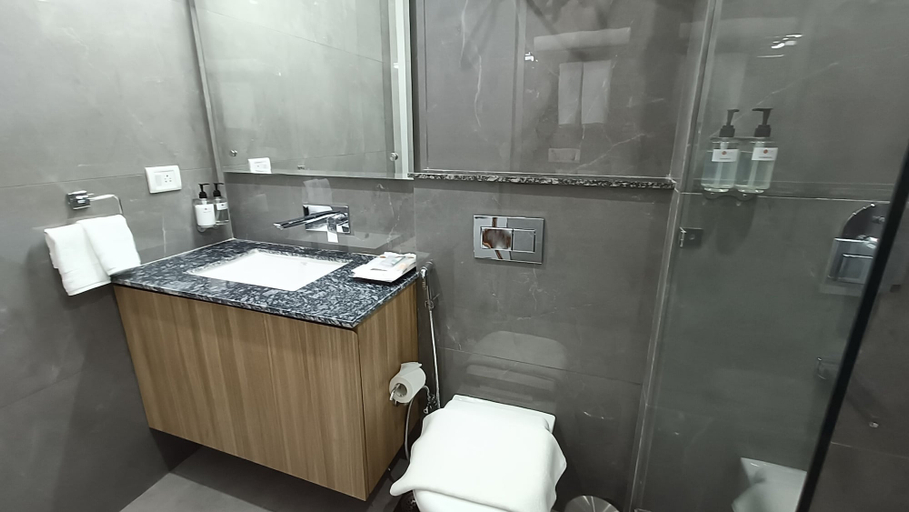 Bathroom, ROSASTAYS Gurugram Sec 31, Gurgaon