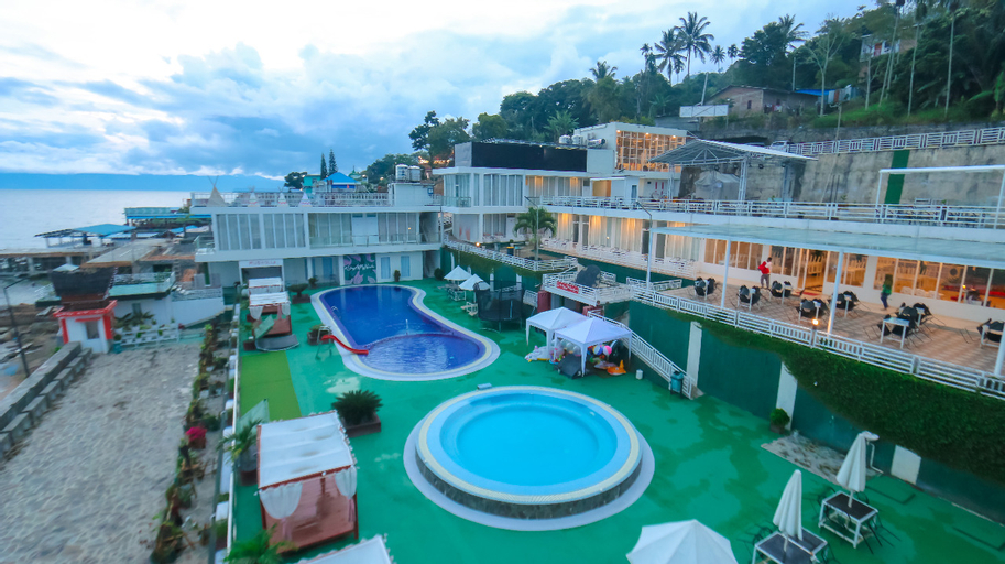 Exterior & Views 20