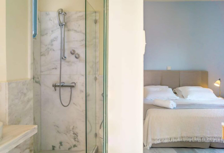 Bedroom 3, Armonia Bay Hotel, North Aegean