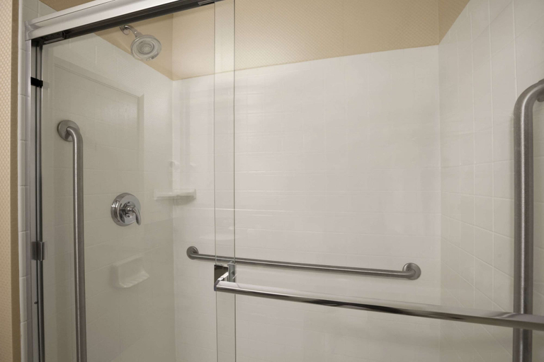 Bathroom 4, Days Inn & Suites by Wyndham Winnipeg Airport Manitoba, Division No. 11