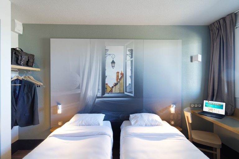 Bedroom 3, B&B HOTEL Châteauroux Aéroport, Indre